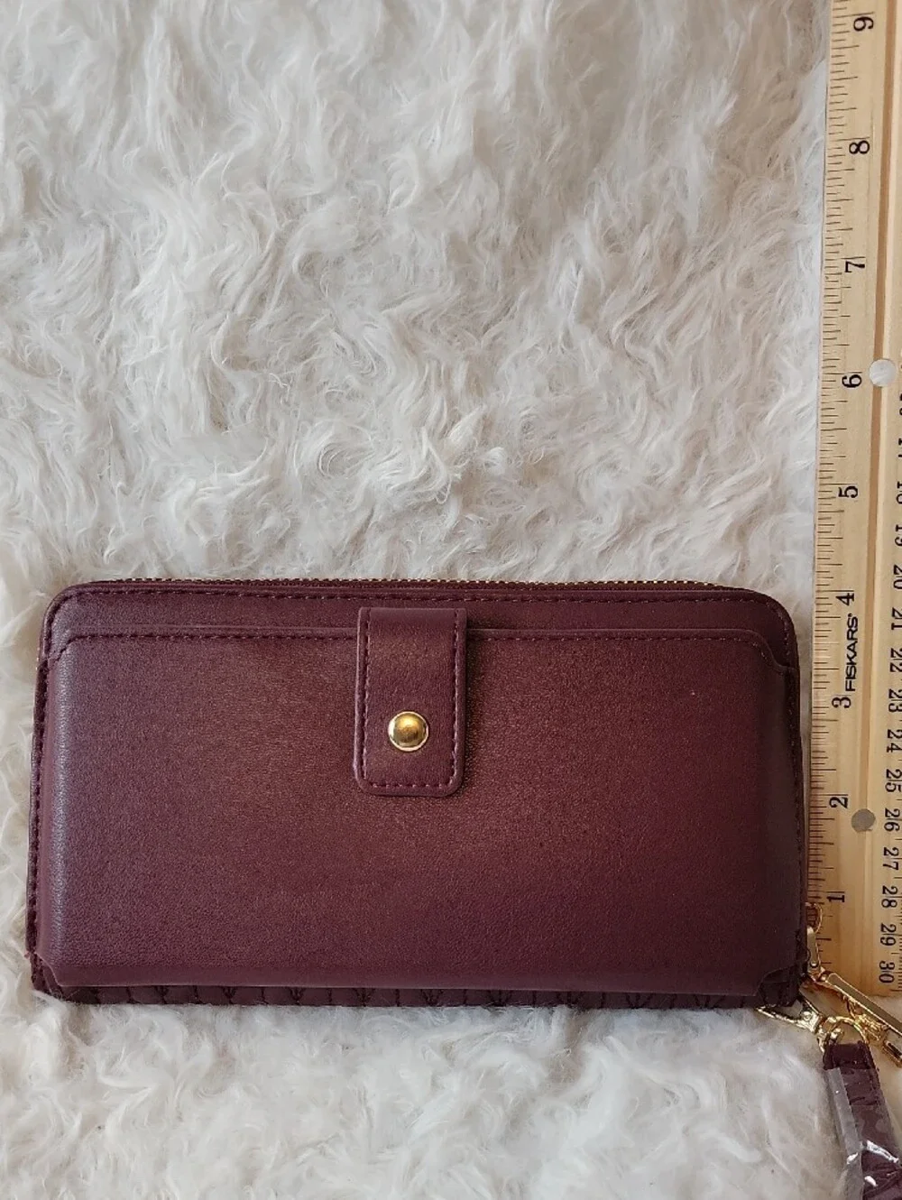 NWT Quilted Badgley Mischka Wine Wristlet w/ Separate Phone Compartment